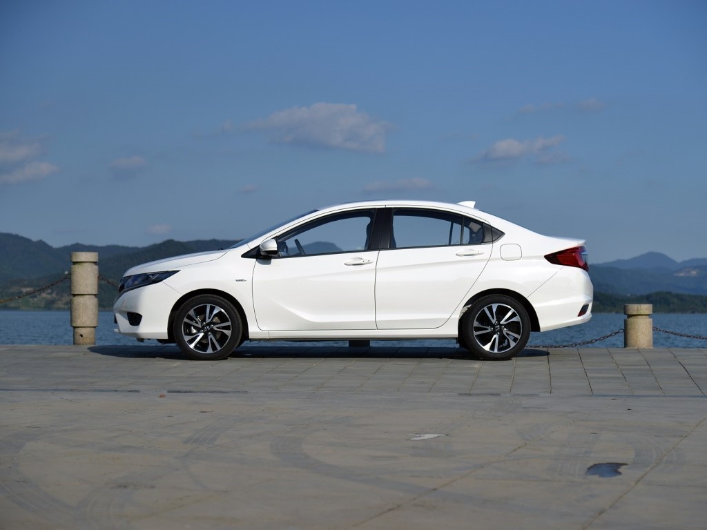 飞度从第几款开始使用地球梦,本田飞度七座8万左右