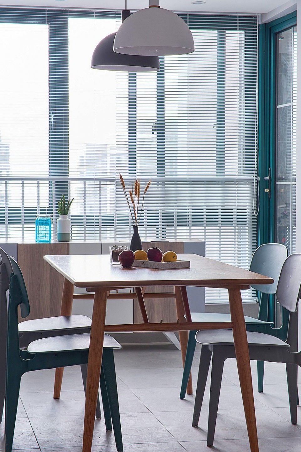 西边户客厅大飘窗西晒厉害吗,朝西客厅怎么解决西晒