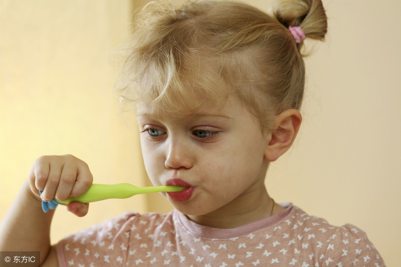 儿童牙膏含氟标准一般多少合适,儿童牙膏怎么看配料含不含氟