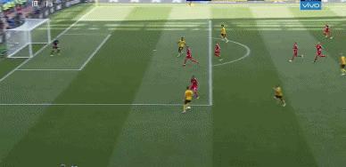 硬汉的蠢萌心！比利时锋霸爱穿海绵宝宝*裤内**演绎快乐足球