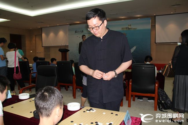 柯洁与韩升周比赛讲解,国手柯洁最新比赛