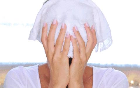 敏感肌肤应该怎么样温和去角质呢？该怎么操作才能避免烂脸？