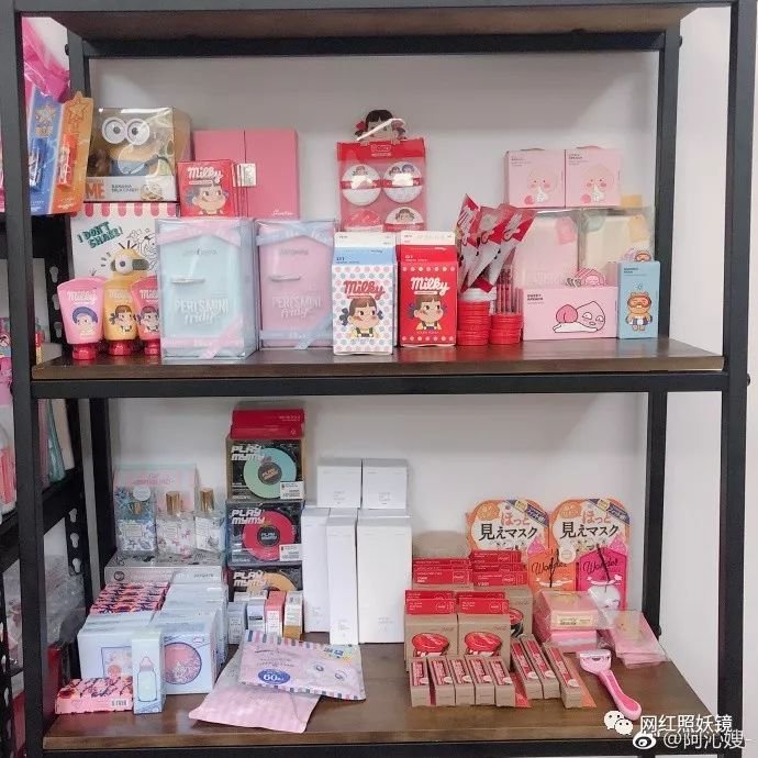 张辛苑用的化妆品,张辛苑化妆台图片