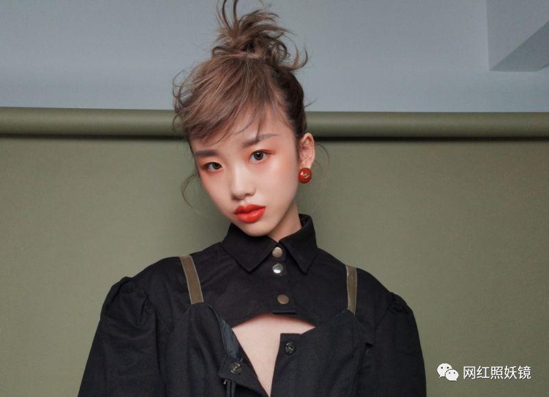 张辛苑用的化妆品,张辛苑化妆台图片