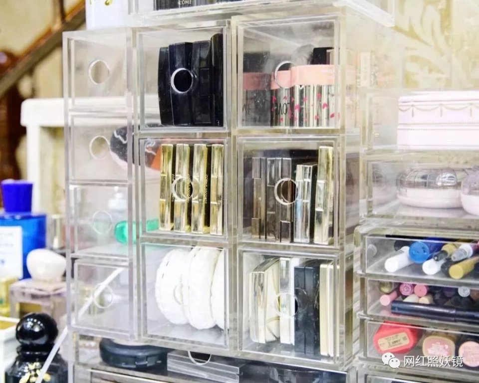 张辛苑用的化妆品,张辛苑化妆台图片