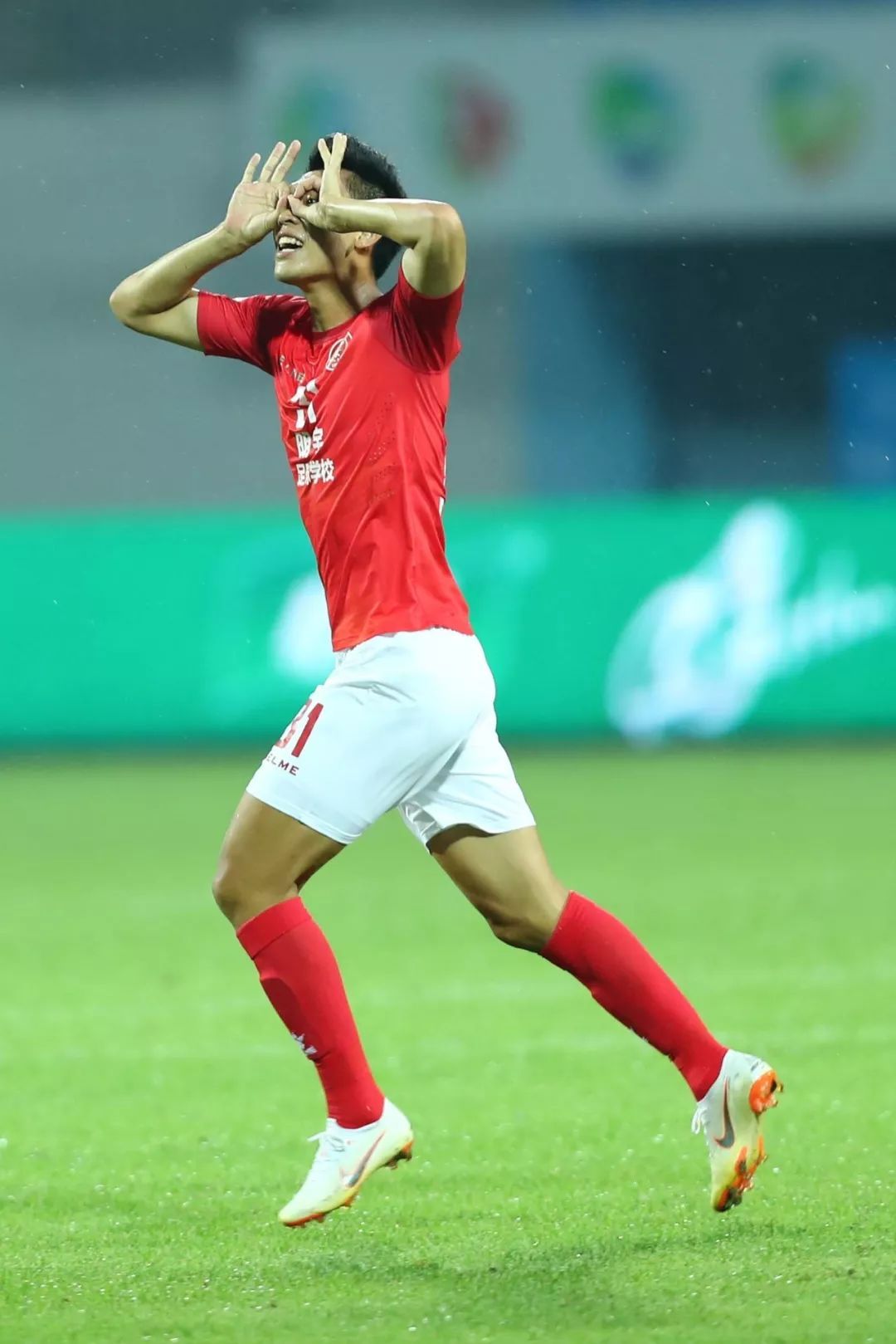 中乙南区：四川安纳普尔那11连胜豪居榜首，何时能再回顶级联赛？