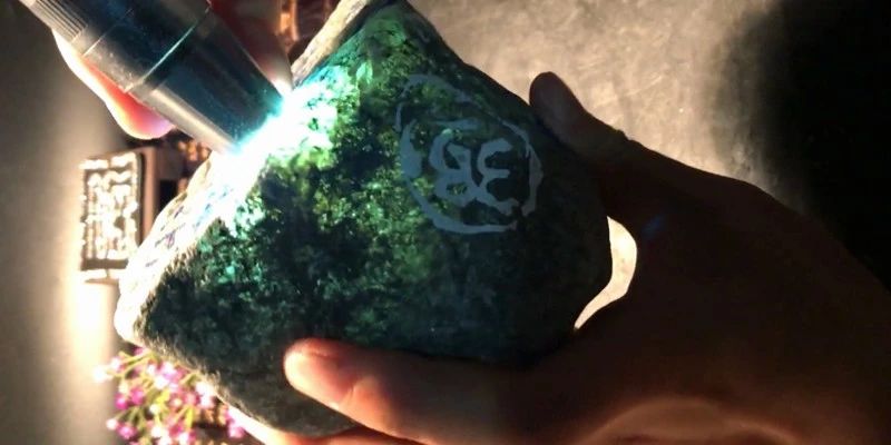 在缅甸买的翡翠手镯,缅甸天然老坑冰种飘花水润通透