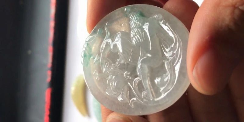 在缅甸买的翡翠手镯,缅甸天然老坑冰种飘花水润通透