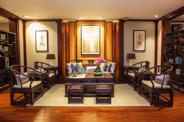 增加就业岗位和增加居民收入,增加就业提高居民收入