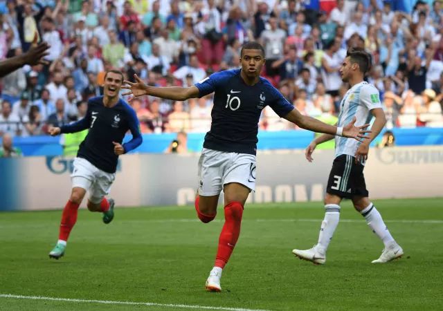 c罗vs梅西单挑,梅西c罗一起度假