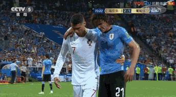 致敬梅西和c罗的十个美丽时刻,梅西跪草坪