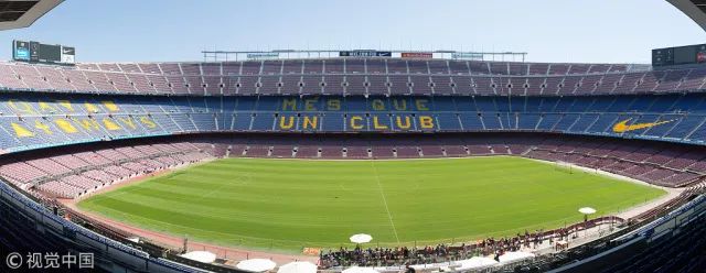 致敬梅西和c罗的十个美丽时刻,梅西跪草坪