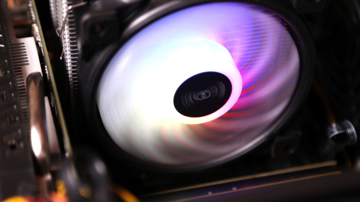 cpu散热选择水冷还是风冷,超频三东海x4适用哪个cpu