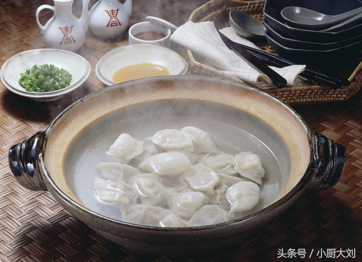 怎样煮出来的饺子鲜嫩多汁不破皮,煮饺子怎样不破皮不粘锅