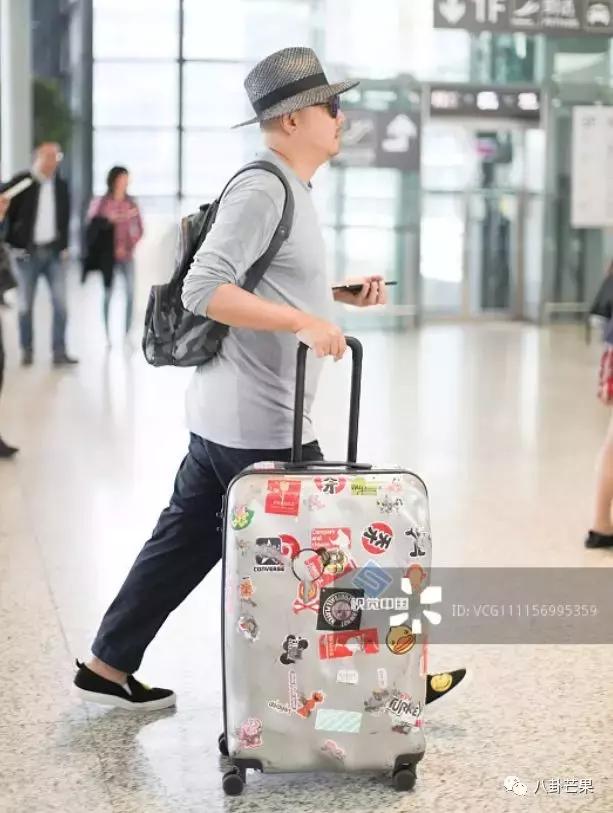 哈哈哈看徐峥的超话笑到头掉：哥哥头发都没了，他只有我们！