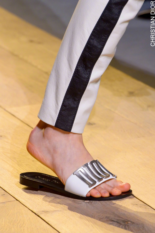 露趾半拖鞋夏日懒人凉拖,无跟洋气时髦拖鞋