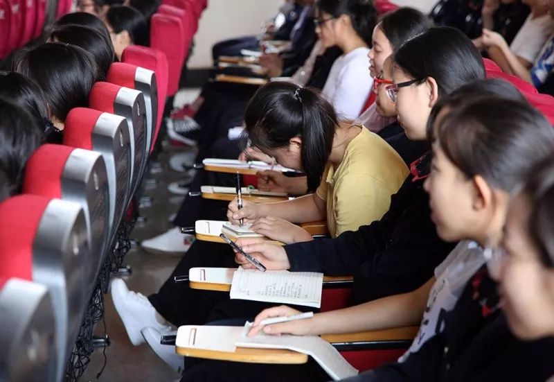 女性大讲堂讲座视频,我是女生青春期小课堂