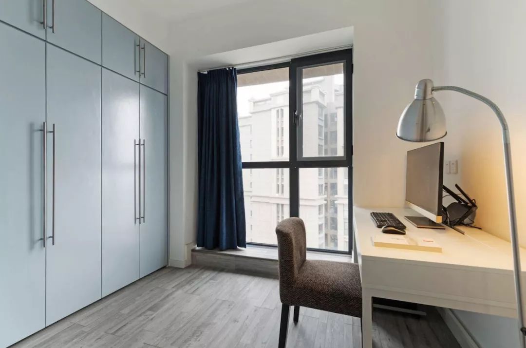 房间太小放不了衣柜怎么设计,房间不大怎么放床