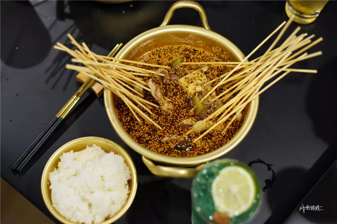 最火的冷锅串串店的细节,经典冷锅串串火锅