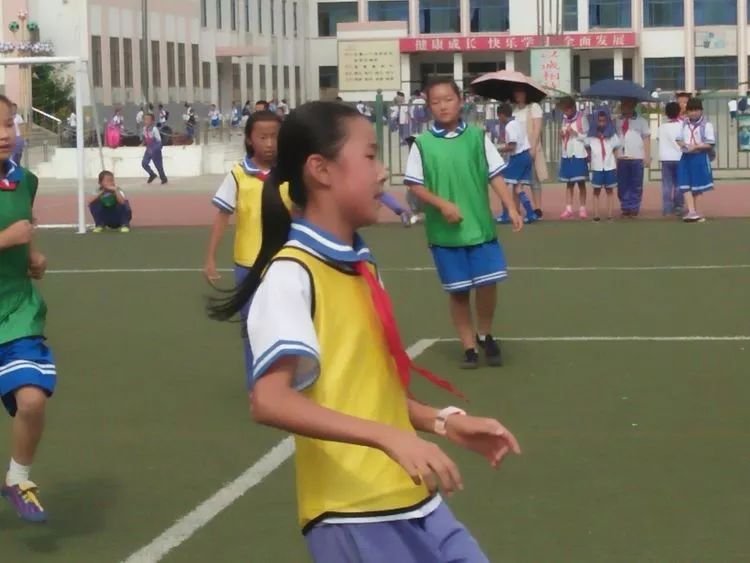 小学五人制女子足球比赛,实验小学足球比赛女生