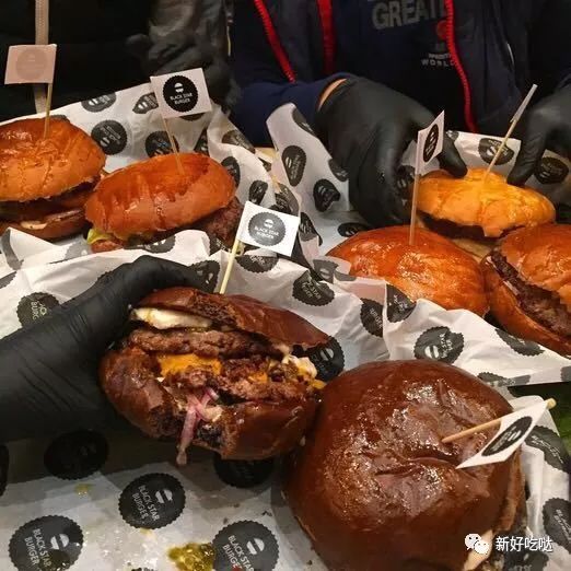 逛吃｜足球宝贝变身留俄食探笑成桃花眼跟着美女小姐姐吃遍世界杯