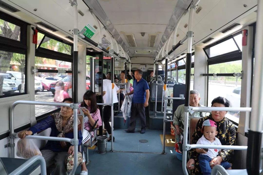 更方便！鄂尔多斯市民卡能在手机上充值啦，还能扫码乘车哟！