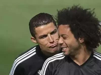 他是最萌的左边后卫，与霸道总裁C罗是一对默契的CP