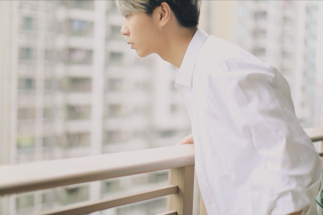 男子趁女友不在家偷偷化妆,男子趁女友不在家偷偷化妆原视频