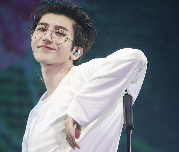 蔡徐坤第一次知道蔡小葵的反应,蔡徐坤微博劝小葵和大奎