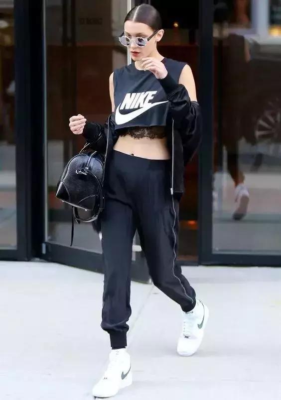 白皮肤比基尼夏日装,露肤装