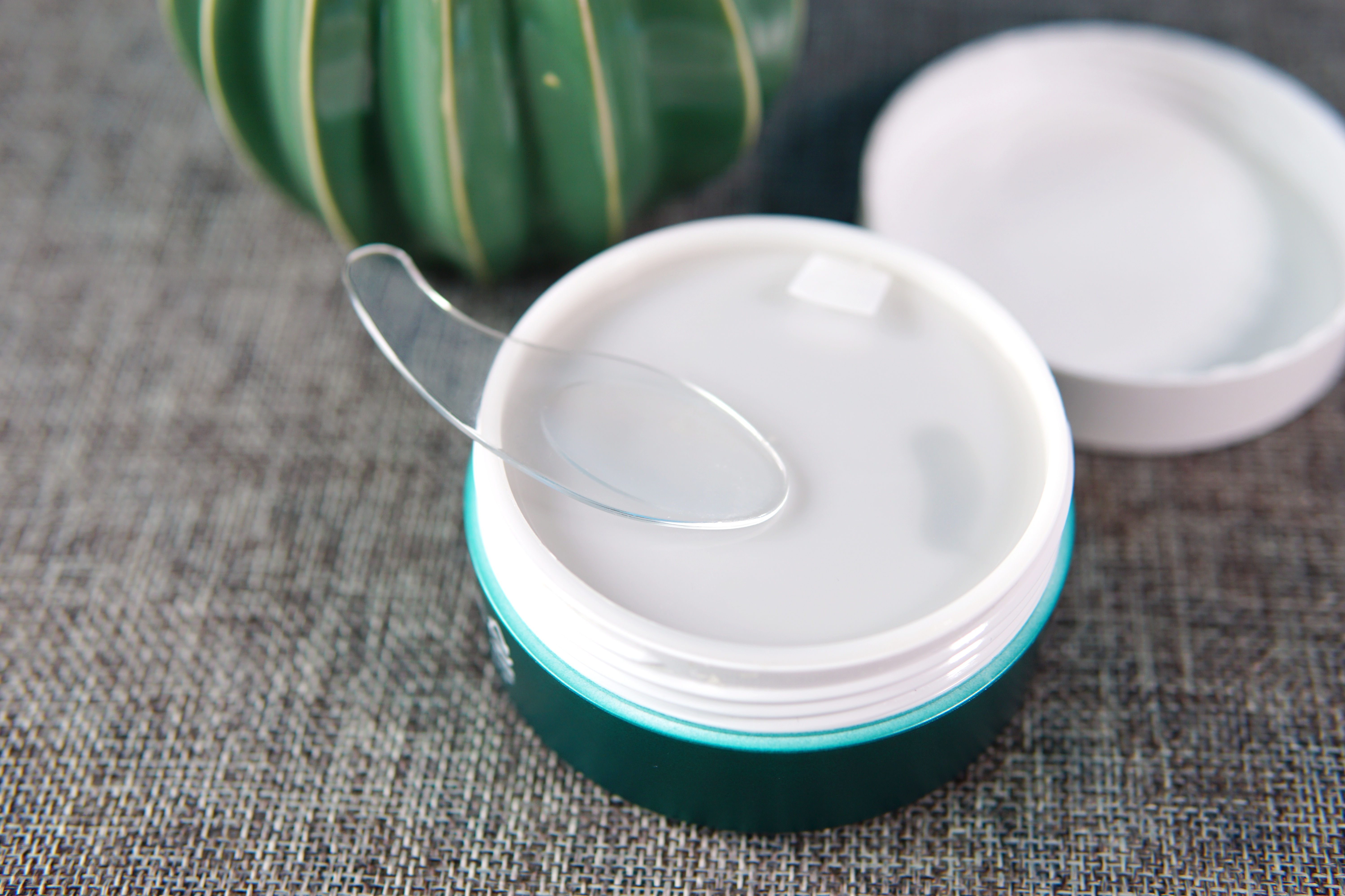 用了眼膜黑眼圈更重了,用了好多眼膜眼睛周围还是好干