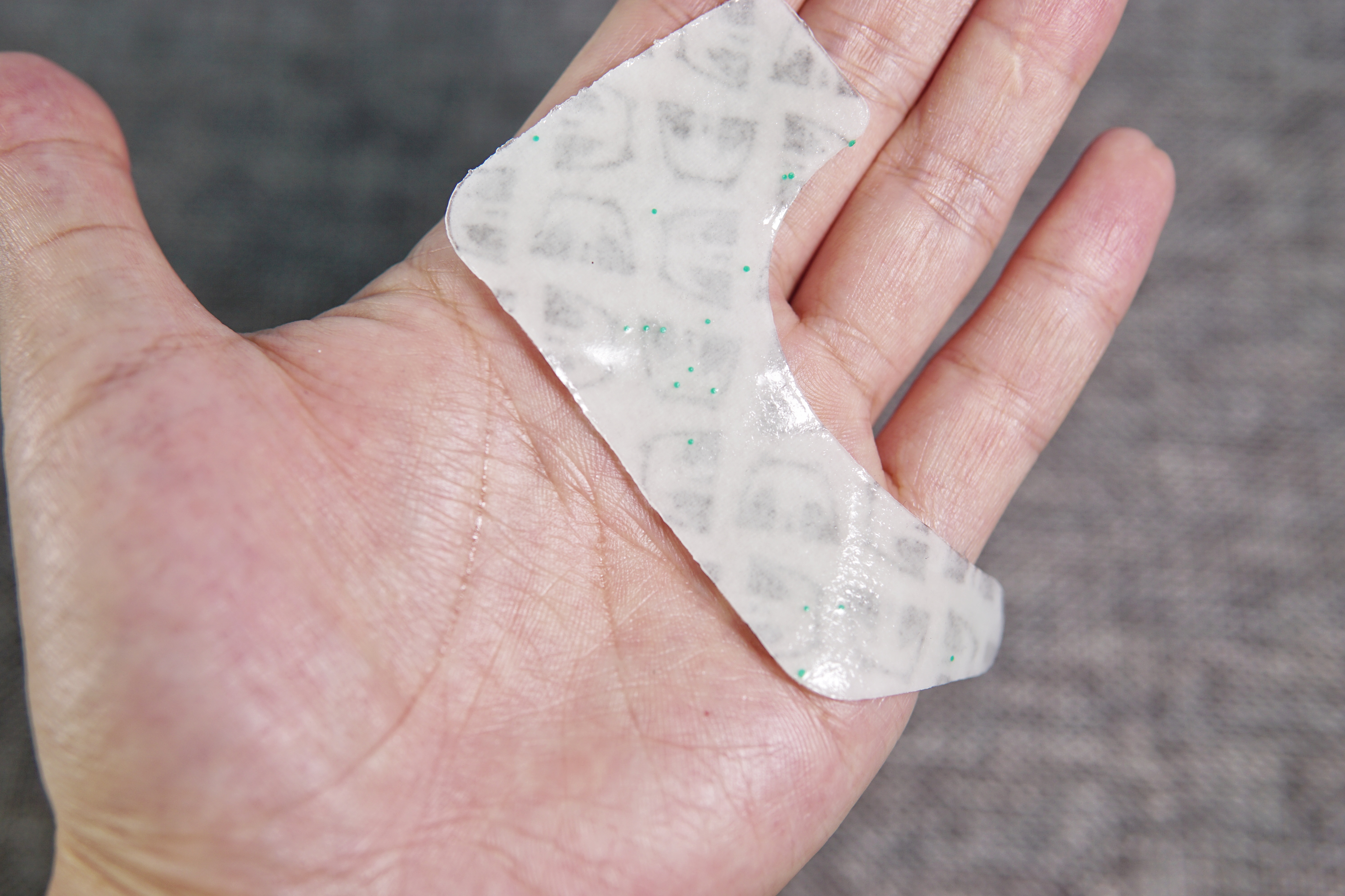 用了眼膜黑眼圈更重了,用了好多眼膜眼睛周围还是好干