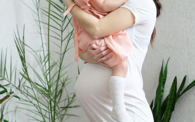 怀孕后裤子总是湿漉漉泛黄,怀孕后裤子总是有尿味