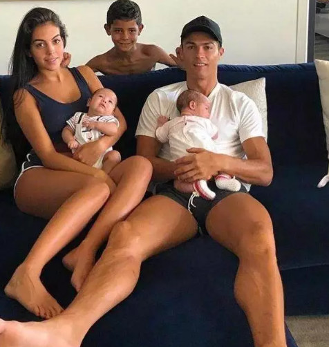 c罗的孩子和梅西孩子比赛,c罗的4个孩子