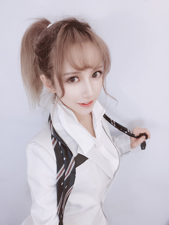 丸子带球去俄罗斯看世界杯，变身足球宝贝？网友：好大好大