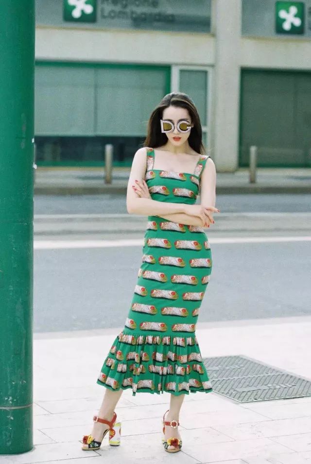 刘诗诗穿起今年最流行的连衣裙,打底连衣裙秋冬高级感刘诗诗同款