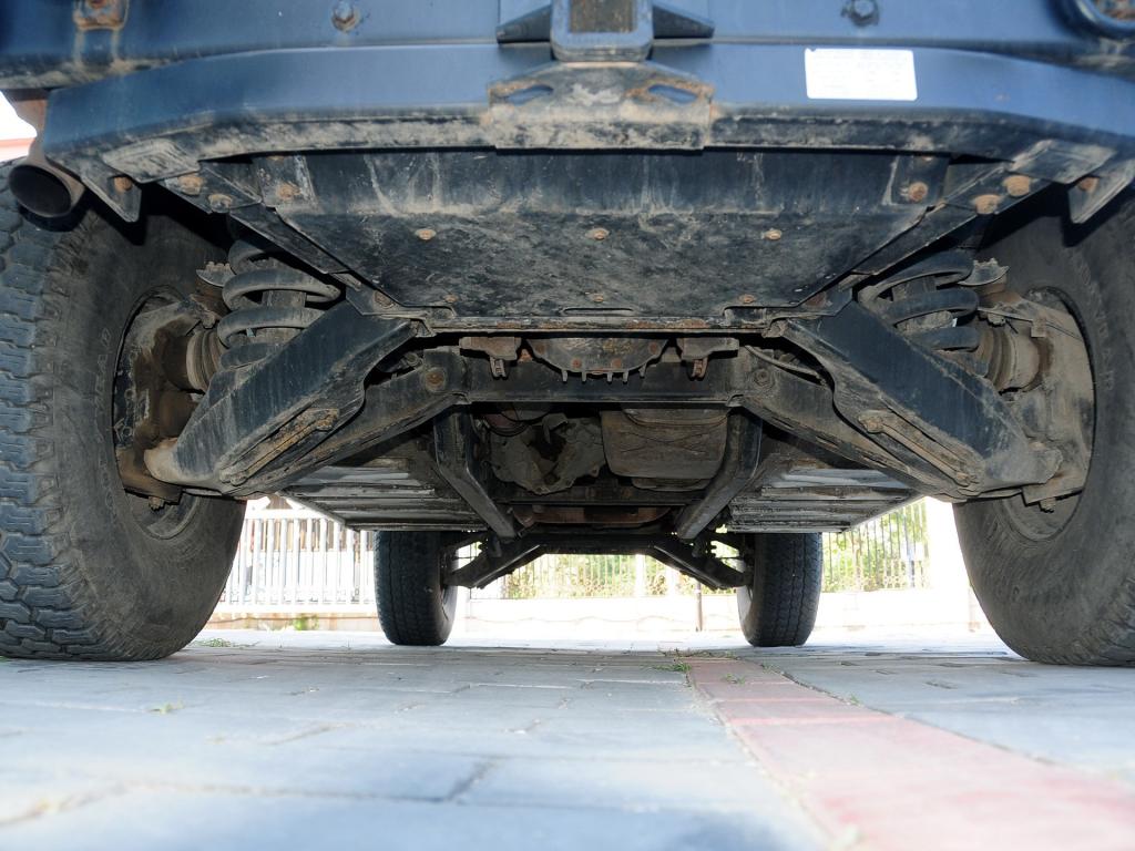 防弹越野车悍马h1皮卡,悍马h1越野车碰撞测试