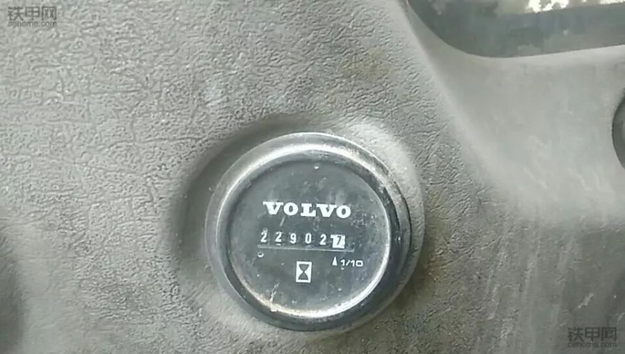 真“机”不怕火炼，李波驾驶沃尔沃挖机在“火焰山”讨生活