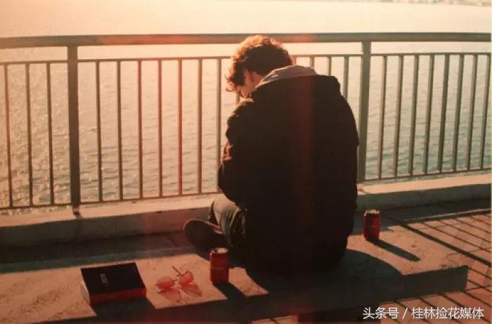 花男朋友三万买了个包,男友月薪1000不给我买包包