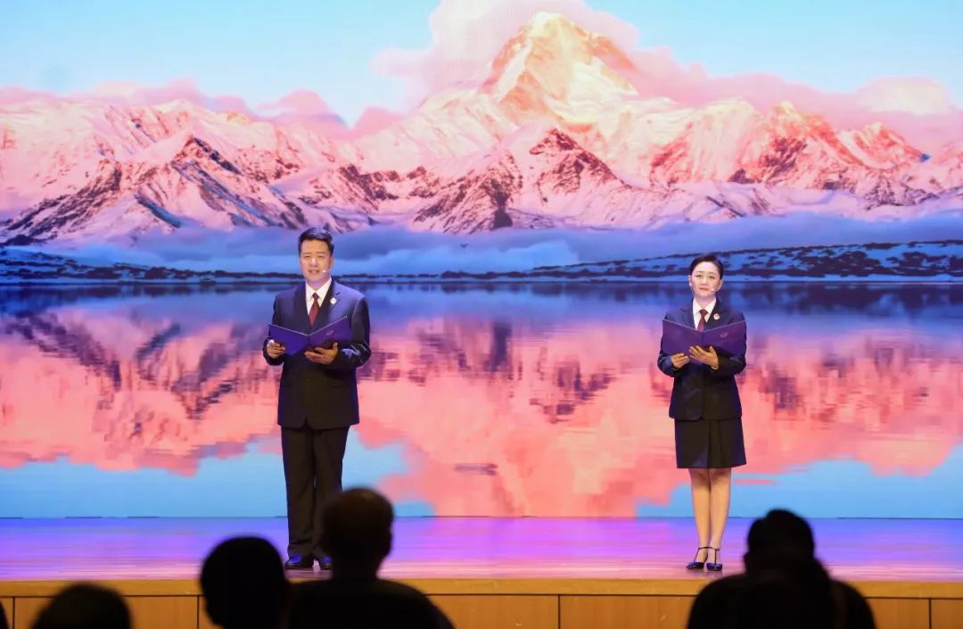 “周会明，这个名字给我们力量！”