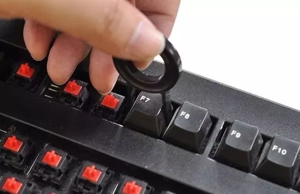 锤哥清理键盘,铅锤哥