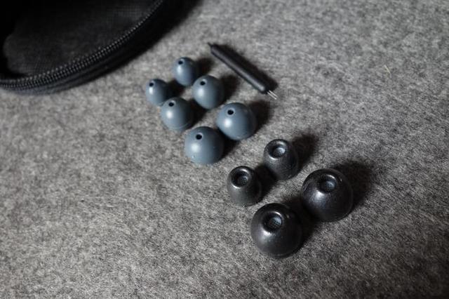 舒尔se215作为监听耳机值得入手吗,舒尔se215耳塞套两组哪个好用