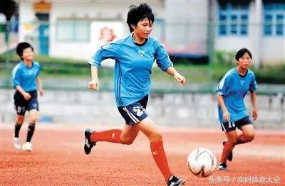 中国女孩捡球完整视频,捡球的中国女孩