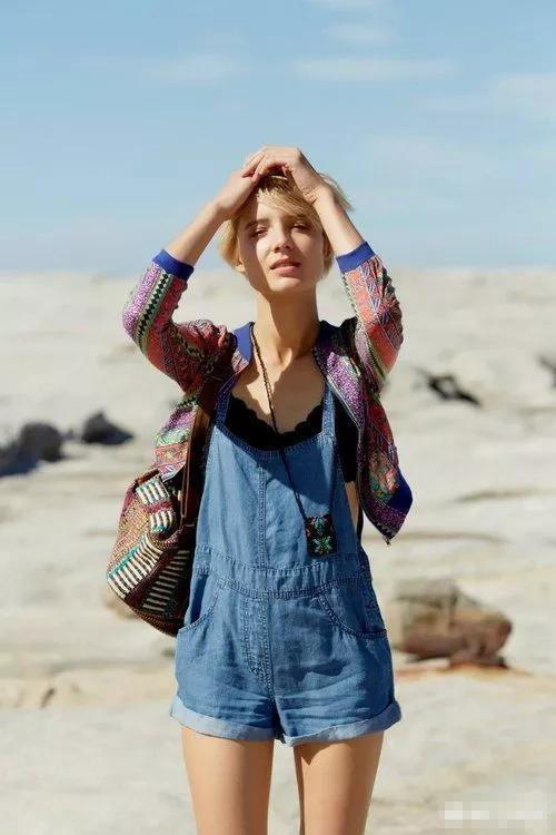 平胸是由什么决定的,平胸是生理特征吗