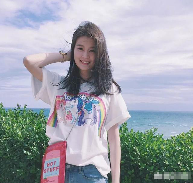 平胸是由什么决定的,平胸是生理特征吗