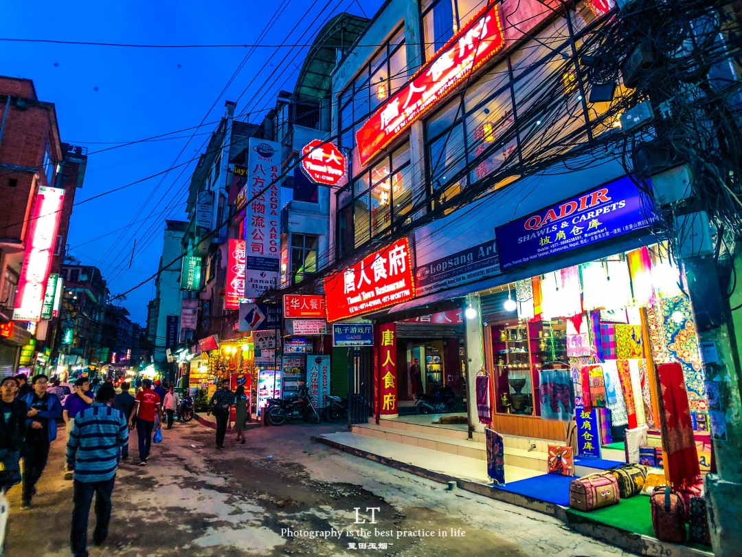 中国商人在尼泊尔赚了个金玉满堂，只因羊毛围巾全是义乌造