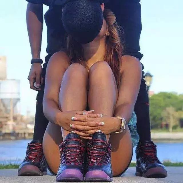 她都能买化妆品买包包，我凭啥就不能买双鞋呢？