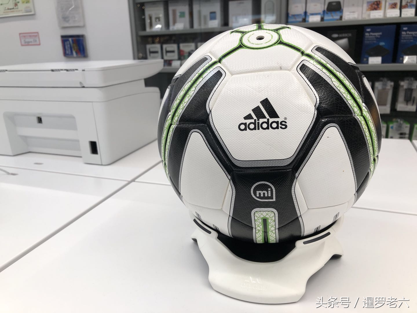 在俄罗斯偶遇菲多,adidas的足球多少钱