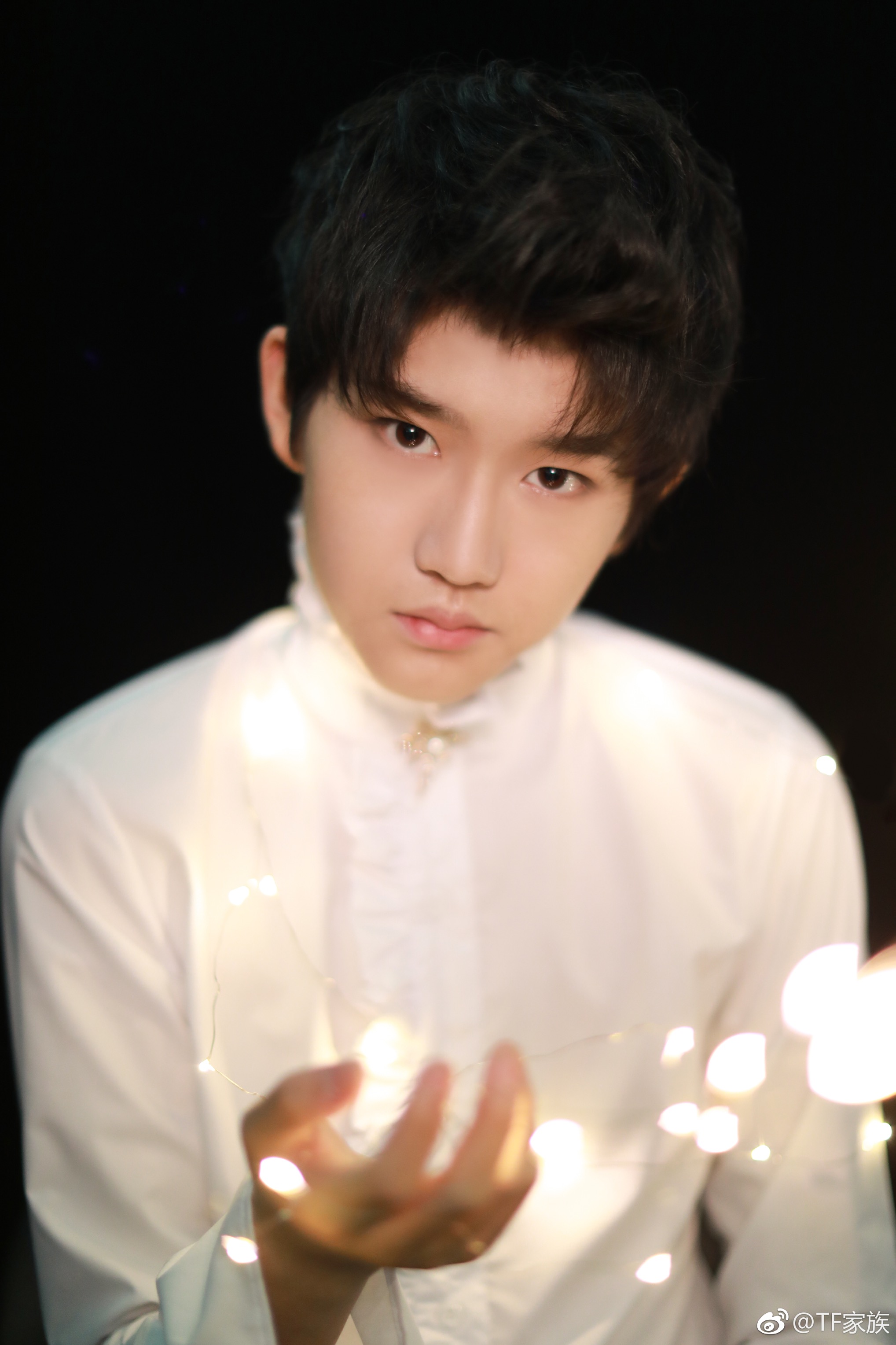 tf瀹舵棌涓変唬璇勪环鏄撶儕鍗冪幒,tfboys涓轰粈涔堝彧鏈夋槗鐑婂崈鐜哄彂灞曞ソ