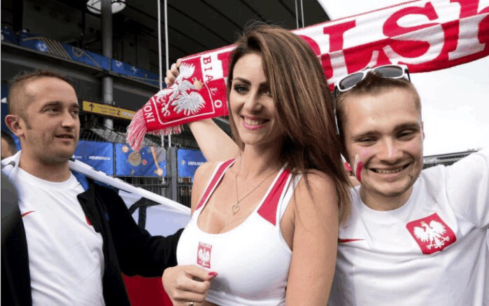 俄罗斯世界杯足球宝贝32强,世界杯最凶残足球宝贝